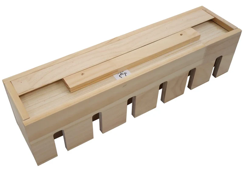 Etagère murale design moderne pour 4 bouteilles et 6 verres 12 x 48 x 12 cm en bois clair 04_0009089