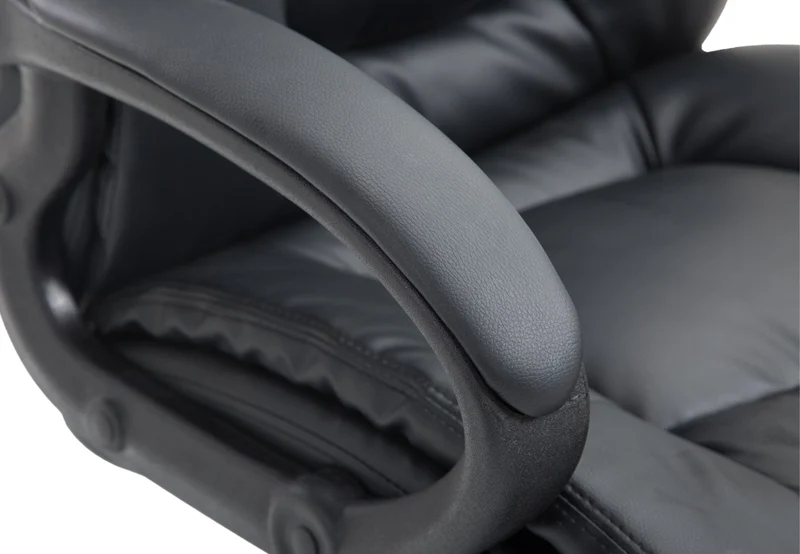 Chaise de direction rembourrée pivotant avec accoudoirs avec revêtement similicuir noir cadre plastique 10_0007011