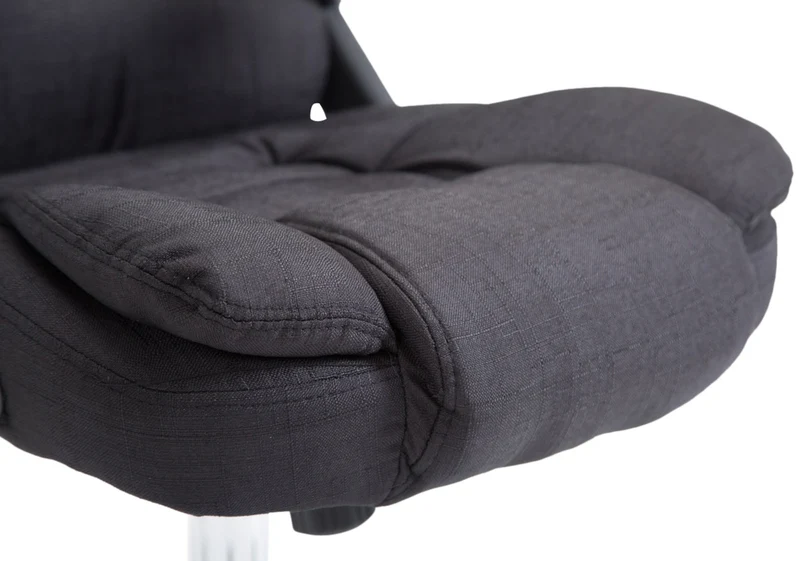 Fauteuil de bureau XXL sur roulettes confortablement rembourrés avec accoudoirs en tissu noir et métal chromé 10_0002667