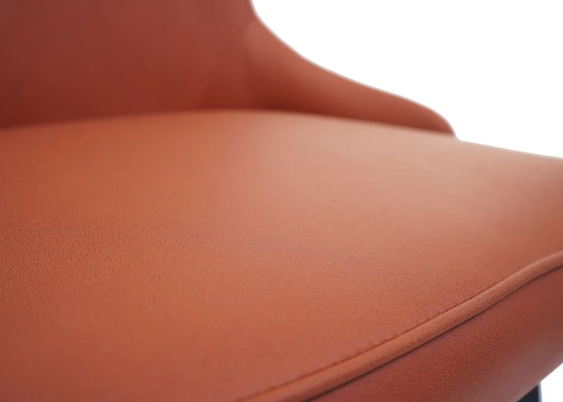 Lot de 2 chaises de salle à manger rembourrée en tissu terre cuite capitonné plastique marron et bois 04_0007385