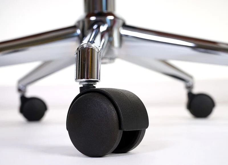Fauteuil de bureau pivotante en synthétique noir dossier bois aspect noyer rotatif à 360° 04_0001861