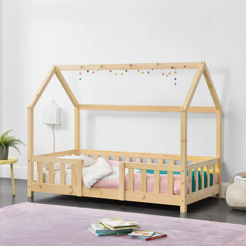 Lit pour enfant cabane maison avec barrière et sommier à lattes en bois de pin naturel 70 x 140 cm 03_0005487