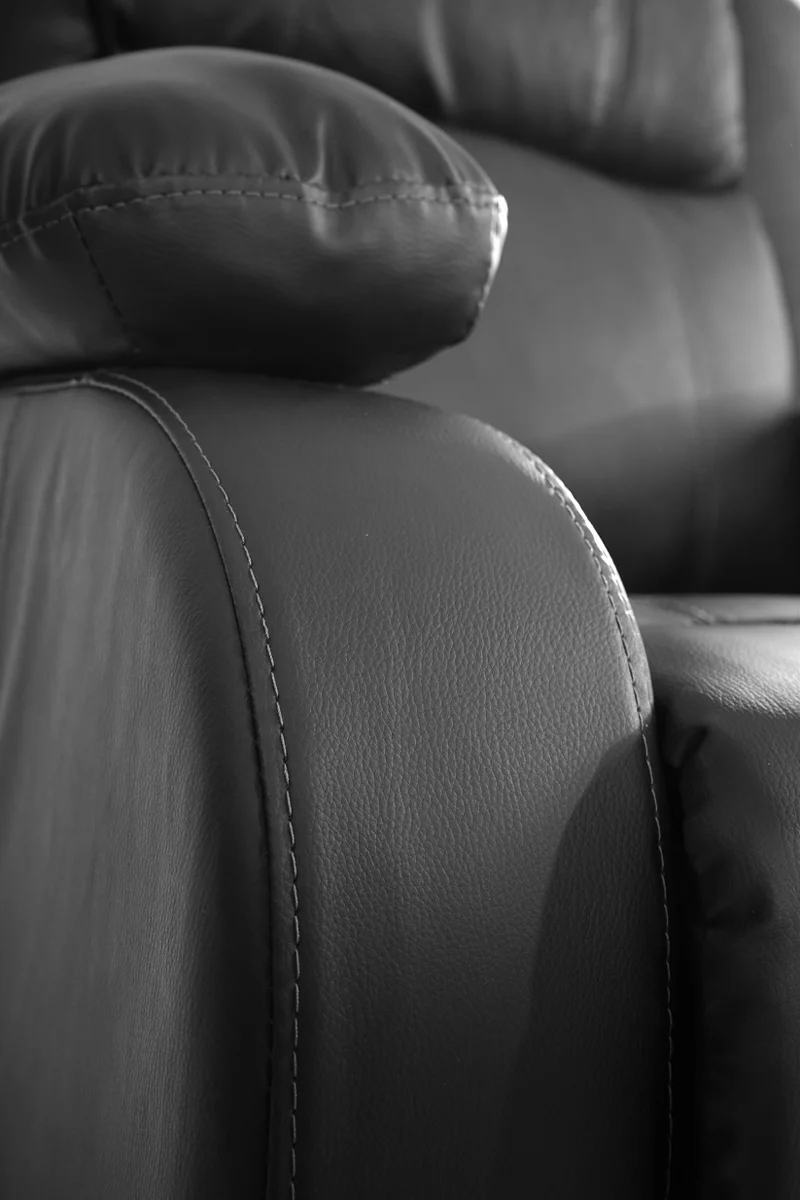 Fauteuil inclinable relax TV avec repose-pieds et accoudoirs en synthétique noir 04_0002017