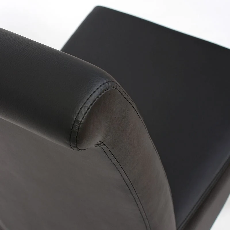 Set de 2 chaises de salle à manger en synthétique noir mat pieds foncés CDS04024