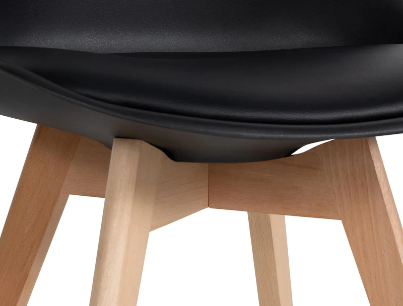 Lot de 6 chaises de salle à manger cuisine en plastique et PVC noir châssis en bois 10_0003221