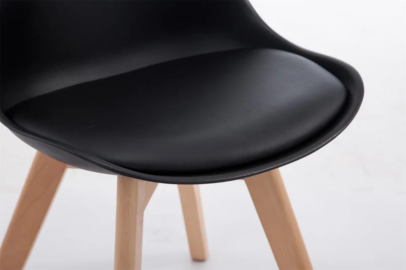 Chaise de salle à manger x1 design scandinave en PVC et plastique noir et piètement à 4 pieds en bois clair 10_0003269