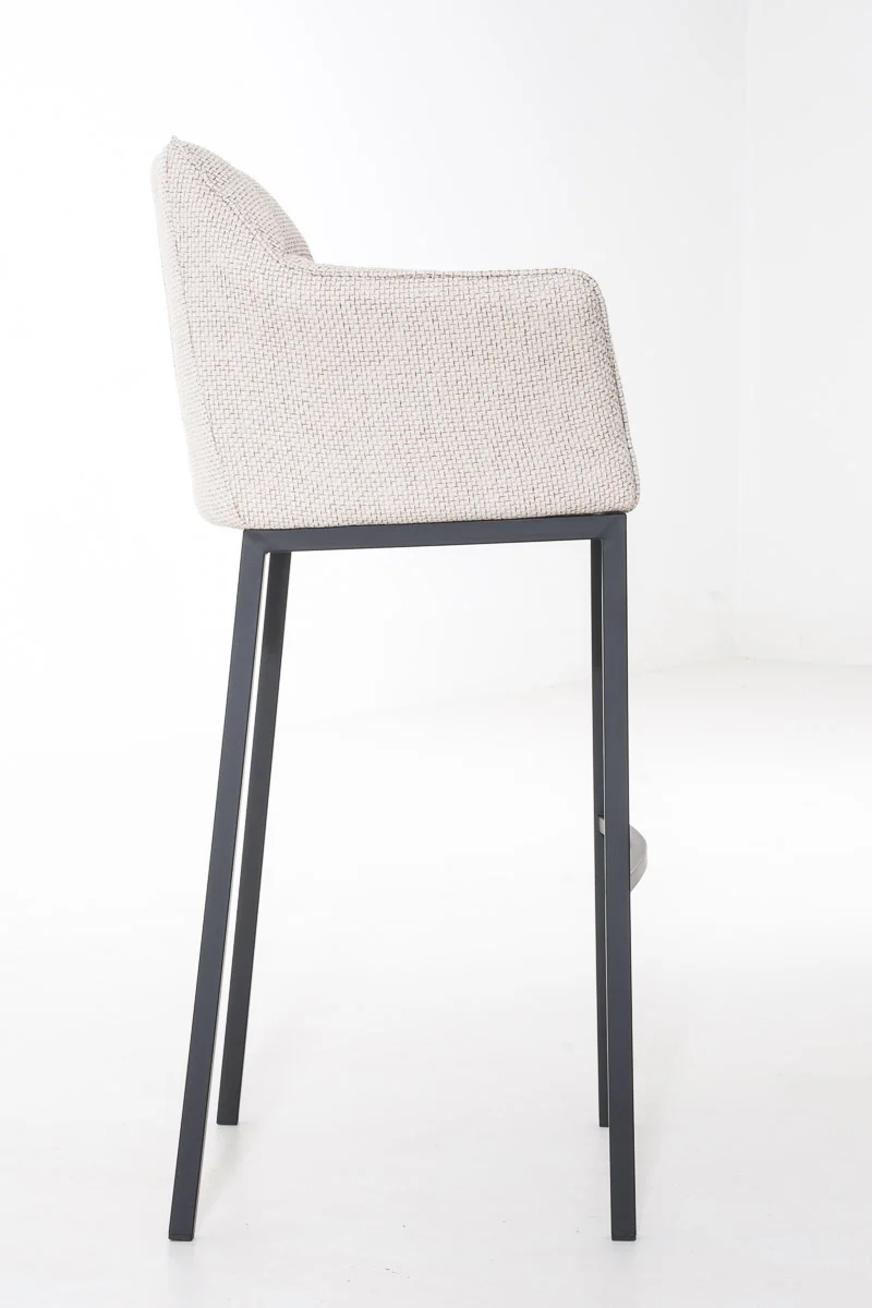 Tabouret de bar chaise haute de comptoir couture carrées assise en tissu crème 4 pieds stables en métal noir 10_0004703