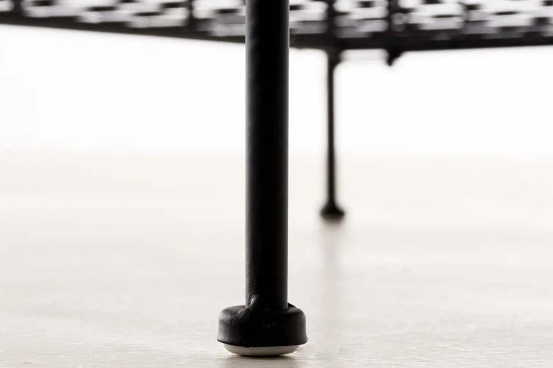 Étagère pliable support plantes chaussures stable avec trois espaces de rangement en métal noir 10_0003992