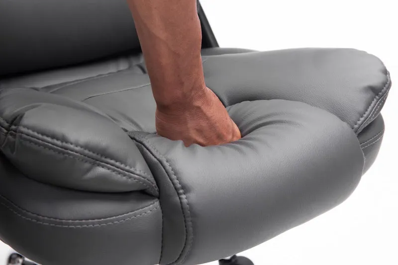 Fauteuil de bureau sur roulettes confortablement rembourrés avec accoudoirs en PVC gris et métal chromé 10_0002658
