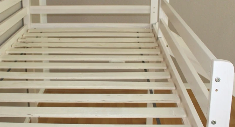 Lit mezzanine 90x200cm avec échelle toboggan en bois blanc et toile noir pirate LIT06117